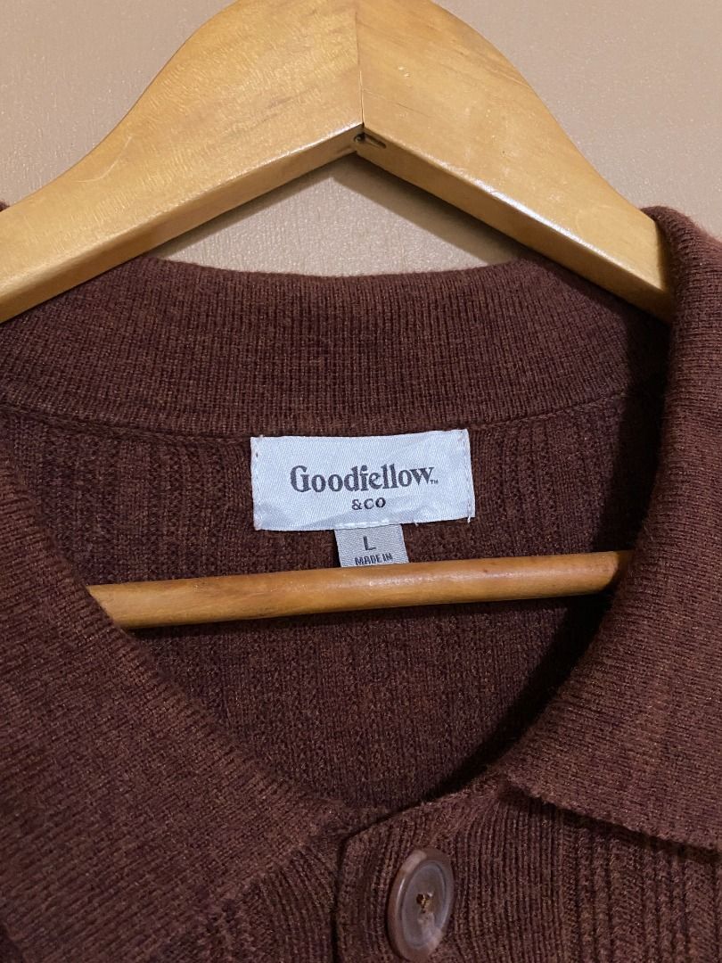 Croft & Barrow Choco Brown Wool Knit Cardigan (Category: Coats, Jackets and Outerwear) located in Cadiz. Submitted by thespotcdz (Listing ID 1469588923, Image 2). Description: Large on tag Width 22.5" Length 30" Excellent condition.