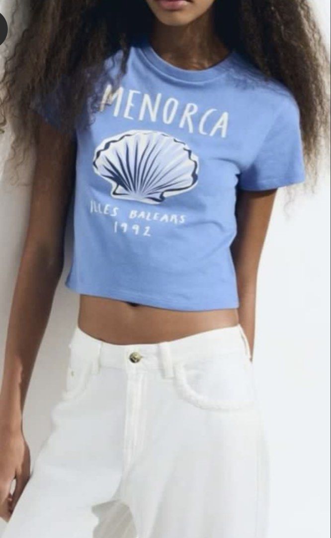 Cropped Tshirt by H&M (Category: Shirts) located in Las Pinas. Submitted by mmanila_finds (Listing ID 1469646638, Image 1). Description: .