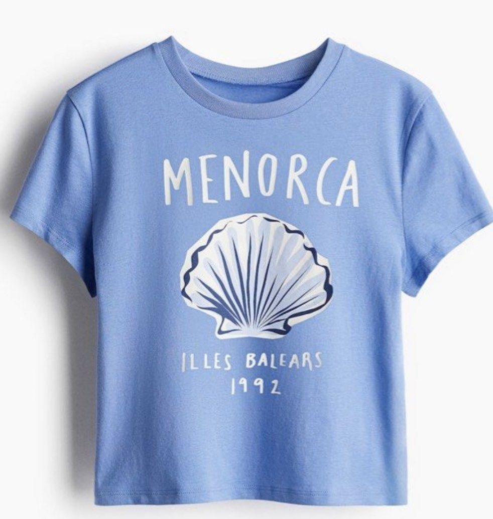 Cropped Tshirt by H&M (Category: Shirts) located in Las Pinas. Submitted by mmanila_finds (Listing ID 1469646638, Image 2). Description: .