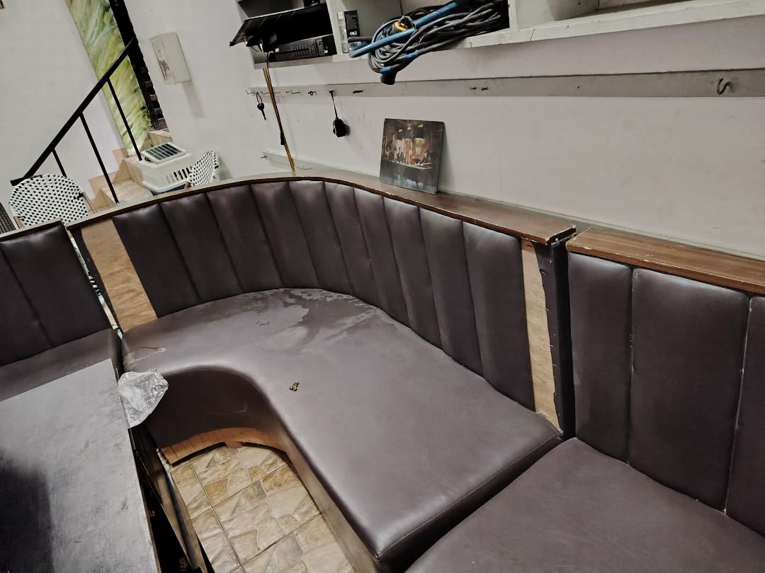curved booth seating (Category: Sofas) located in Caloocan City. Submitted by jericodee (Listing ID 1469733493, Image 3). Description: FOR SALE: Complete 5-Piece Curved Commercial Booth Seat Set (Forms a Full Circle) • Color: Elegant Brown • Material: High-Quality Leather (Heavy Duty for Commercial Use) • Inclusions: 5 pieces curved booths (pag pinagsama-sama, magiging perfect circle sofa setup, bagay na bagay sa mga VIP lounge, KTV, restobar, o 