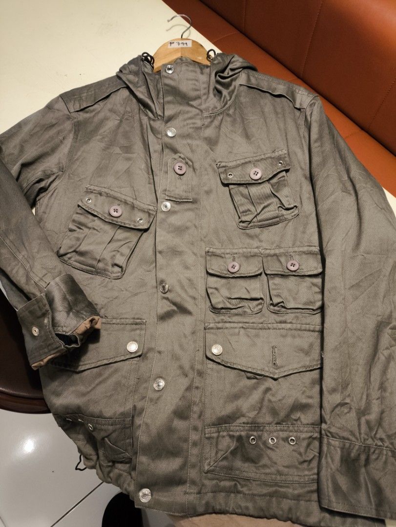 D squared (Category: Coats, Jackets and Outerwear) located in Guinobatan. Submitted by tara_ukay2018 (Listing ID 1469658802, Image 2). Description: excellent condition siram lang zipper pero may buttons naman.