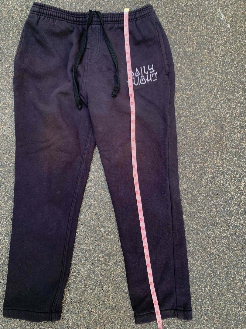 Daily Flight Black Sweatpants Drawstring Joggers (Category: Joggers) located in Manila. Submitted by reiyangelow (Listing ID 1469592559, Image 3). Description: Daily Flight Sweatpants (psg ko) sz small 350php. 📍manila area.