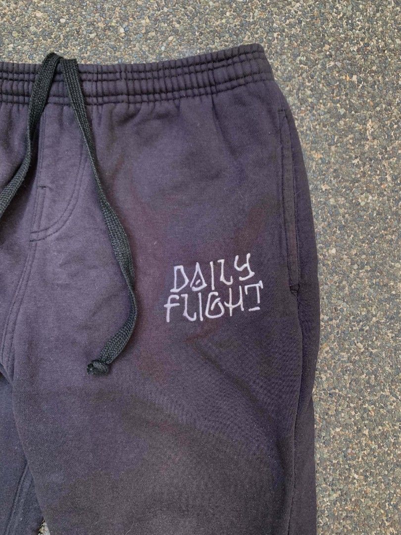Daily Flight Black Sweatpants Drawstring Joggers (Category: Joggers) located in Manila. Submitted by reiyangelow (Listing ID 1469592559, Image 2). Description: Daily Flight Sweatpants (psg ko) sz small 350php. 📍manila area.