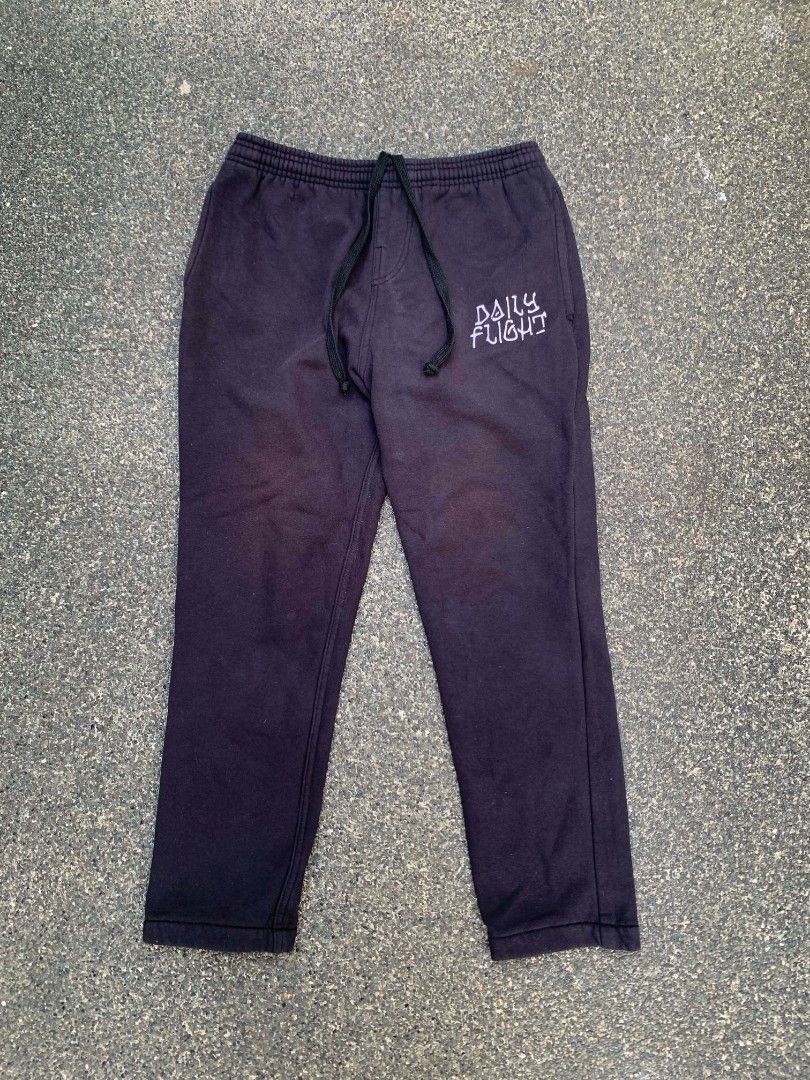 Daily Flight Black Sweatpants Drawstring Joggers (Category: Joggers) located in Manila. Submitted by reiyangelow (Listing ID 1469592559, Image 1). Description: Daily Flight Sweatpants (psg ko) sz small 350php. 📍manila area.