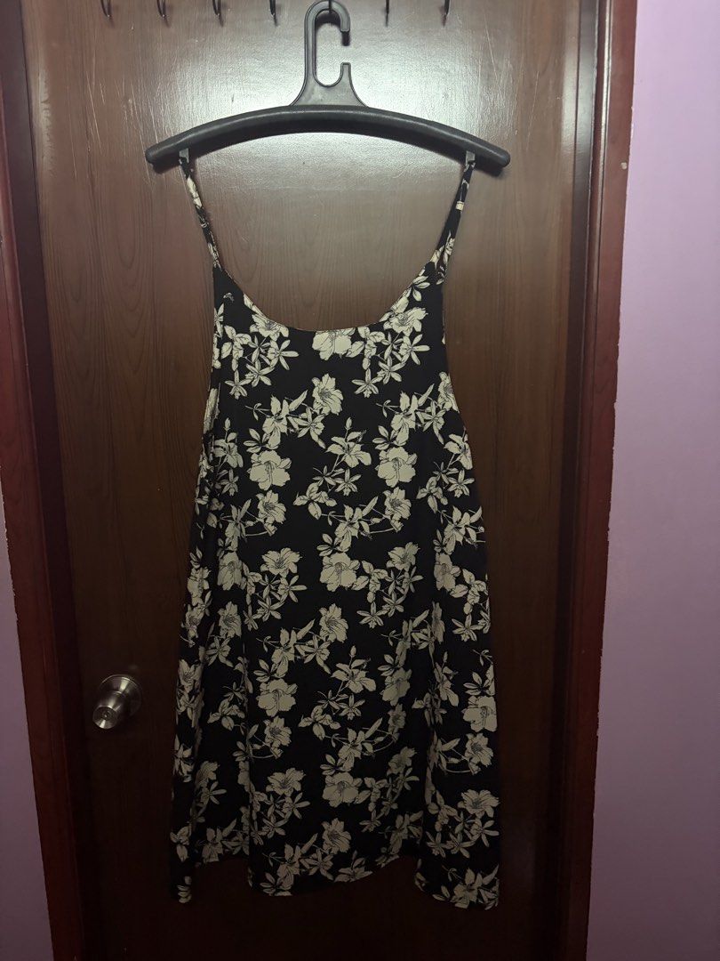 Daisy Black Floral Spaghetti Strap Dress (Category: Dresses) located in Navotas City. Submitted by fujikooooooo (Listing ID 1469703946, Image 2). Description: - Nice overtop dress, never been used - Style: Black slip dress with cream floral pattern - Straps: Spaghetti straps, simple slip-on fit - Length: Mid-thigh - Material: Lightweight fabric - Condition: Clean and well-kept.