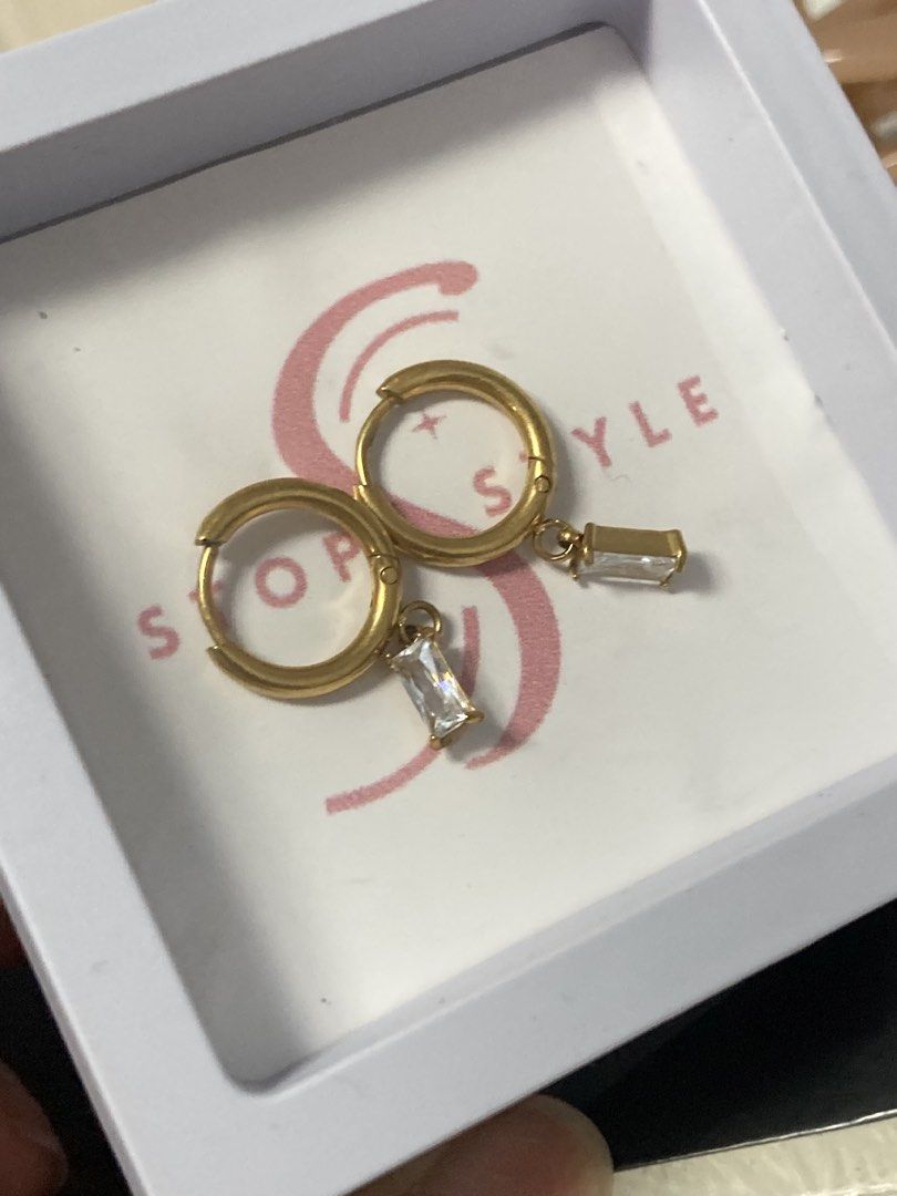 Dangling Earring Stainless (Category: Earrings) located in Quezon City. Submitted by theclutter__ (Listing ID 1469700832, Image 1). Description: Stainless with zirconia.