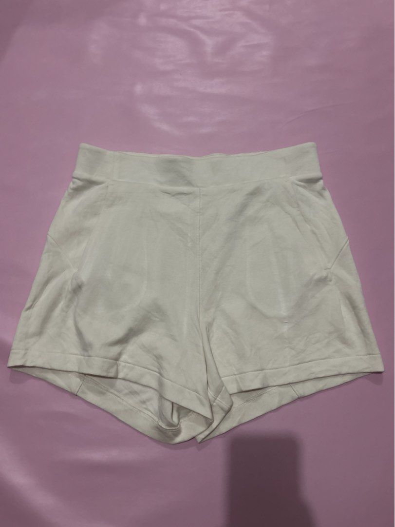 Danskin Lounge Short (Category: Shorts) located in Manila. Submitted by chen_clybelles (Listing ID 1469679999, Image 1). Description: Super soft!.