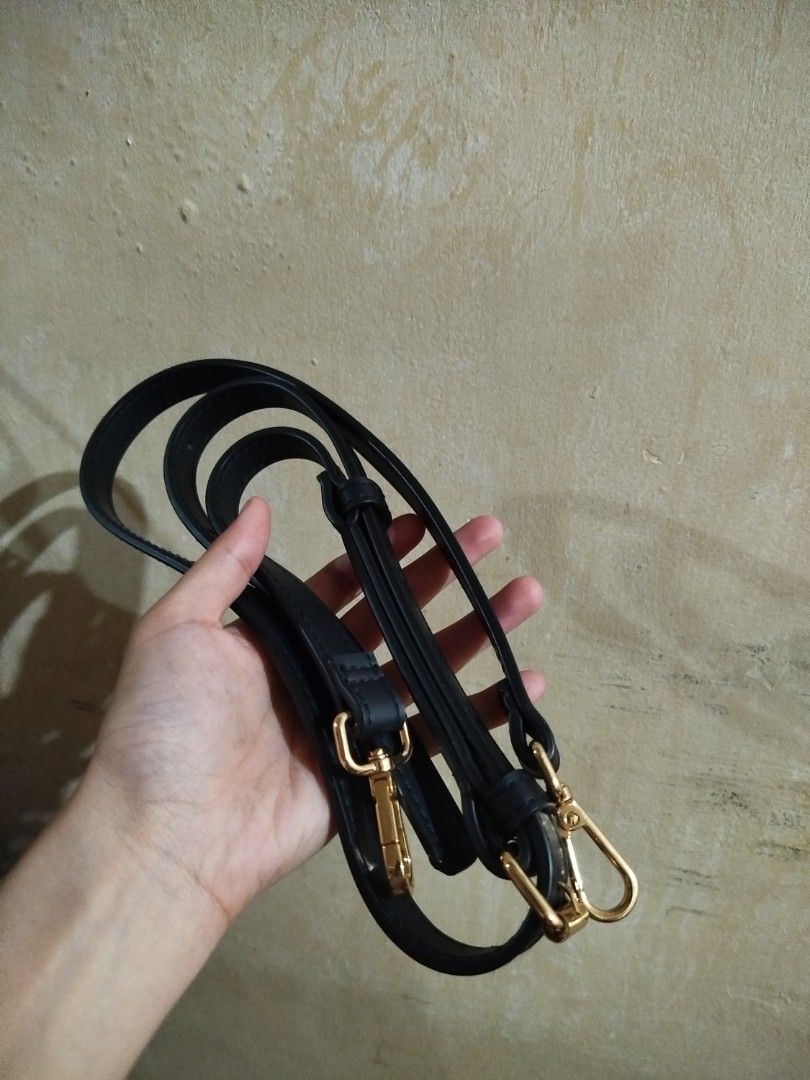 Dara Midi Shoulder/Sling Bag (Re-edition) (Category: Tote Bags) located in Manila. Submitted by happylion-55c640 (Listing ID 1469686874, Image 3). Description: INCLUSIONS: Detachable Sling Strap Dust Bag DETAILS: Color: Black Bag Closure: Zipper Texture: Matte Leather 4 slip-on pockets (inside) 1 zipper pocket (inside) DIMENSIONS: Shoulder strap: 9" Height: 10" Width: 11.5 Sides: 5.25" RFS: Need funds.