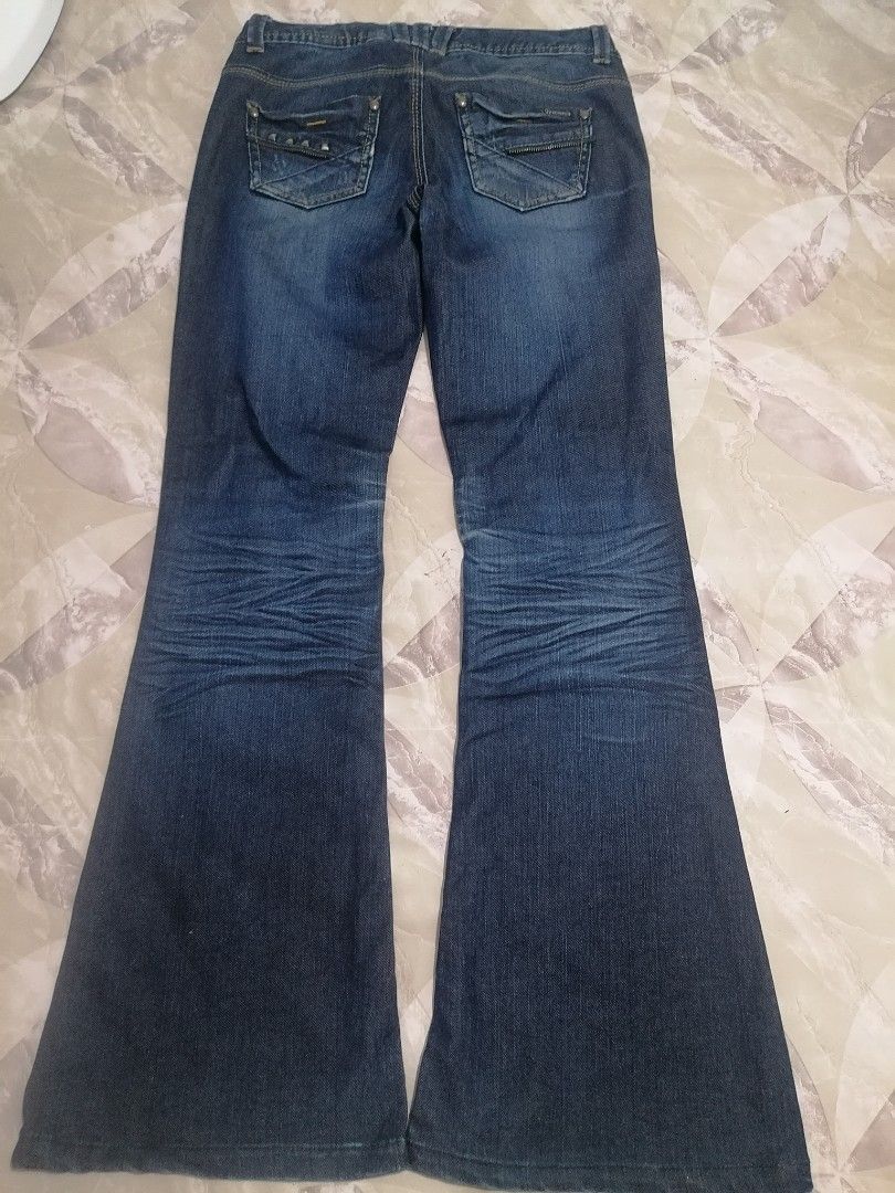Dark denim flared jeans (Category: Jeans) located in Manila. Submitted by _thriftyay (Listing ID 1469690442, Image 2). Description: S: 29 L: 40 MOD: J&t MOP: gcash.