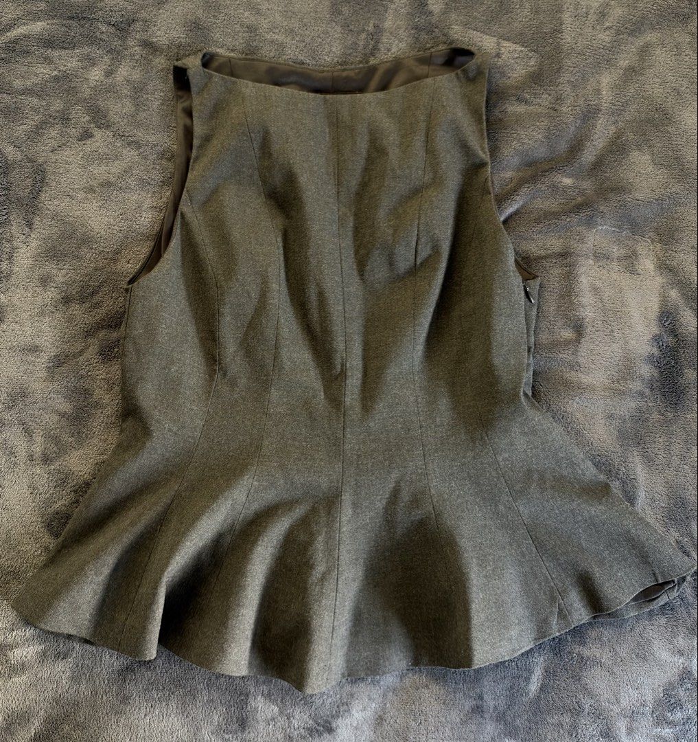 Dark Gray Peplum Top - Zara (Category: Blouses) located in Pasig City. Submitted by caroline111 (Listing ID 1469630743, Image 1). Description: Sleeveless Fits M-L.