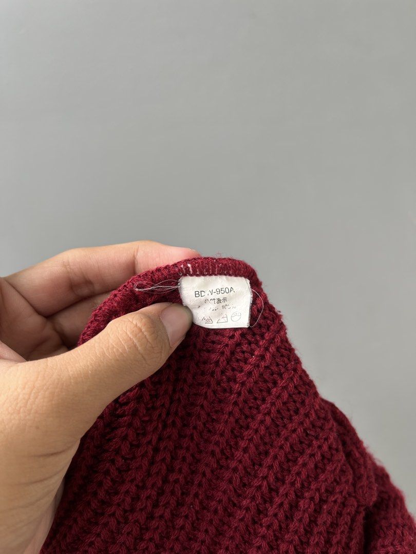 DAVIS rib-knit cuffed beanie hat (Category: Beanies) located in Balamban. Submitted by just_findss (Listing ID 1469677745, Image 3). Description: DAVIS rib-knit cuffed beanie hat Very Excellent Condition OSFM Color rate 10/10 NO ISSUE.