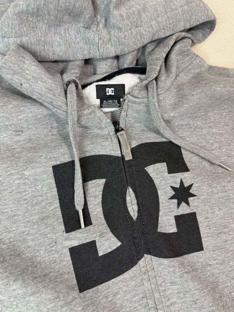 DC shoes Hoodie Jacket (Category: Coats, Jackets and Outerwear) located in Manila. Submitted by badwillcurated (Listing ID 1469657538, Image 2). Description: DC Modern DC shoes star full sip hoodie XL on tag- 24W 28.5L 9.2/10 Issues: Washable to non stains.