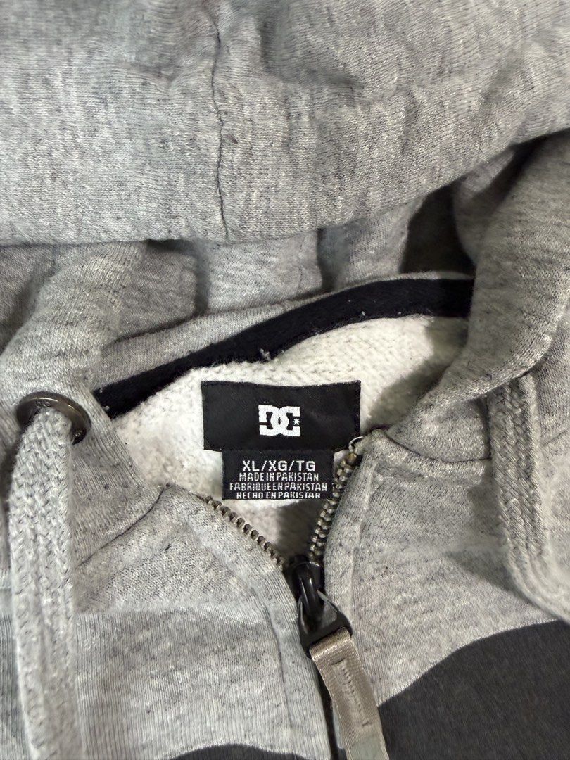DC shoes Hoodie Jacket (Category: Coats, Jackets and Outerwear) located in Manila. Submitted by badwillcurated (Listing ID 1469657538, Image 3). Description: DC Modern DC shoes star full sip hoodie XL on tag- 24W 28.5L 9.2/10 Issues: Washable to non stains.