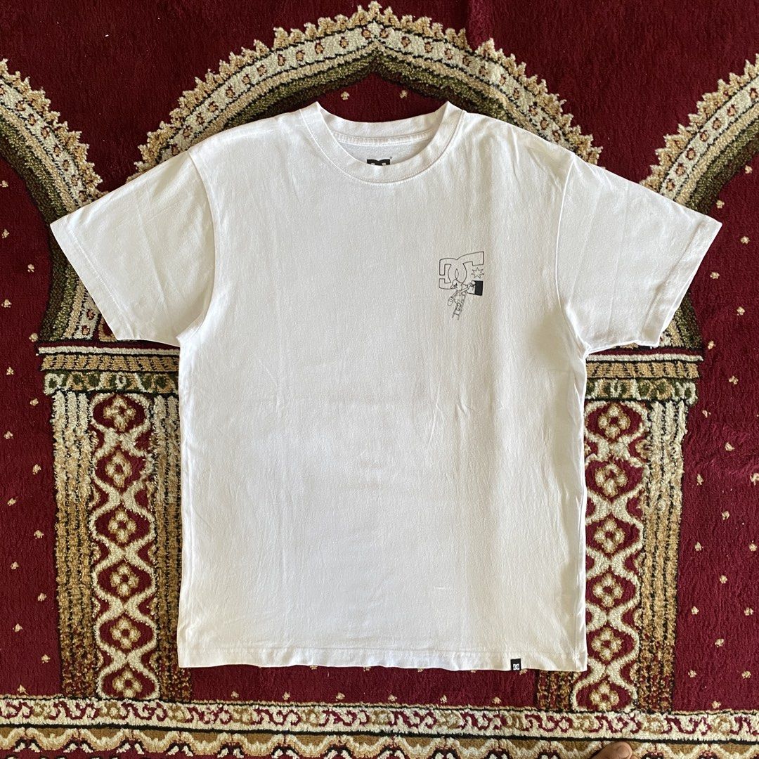 DC Shoes White Graphic Tee (Category: Tshirts & Polo Shirts ) located in Angeles City. Submitted by najibfinds (Listing ID 1469670661, Image 2). Description: GOOD CONDITION 500 OBO .