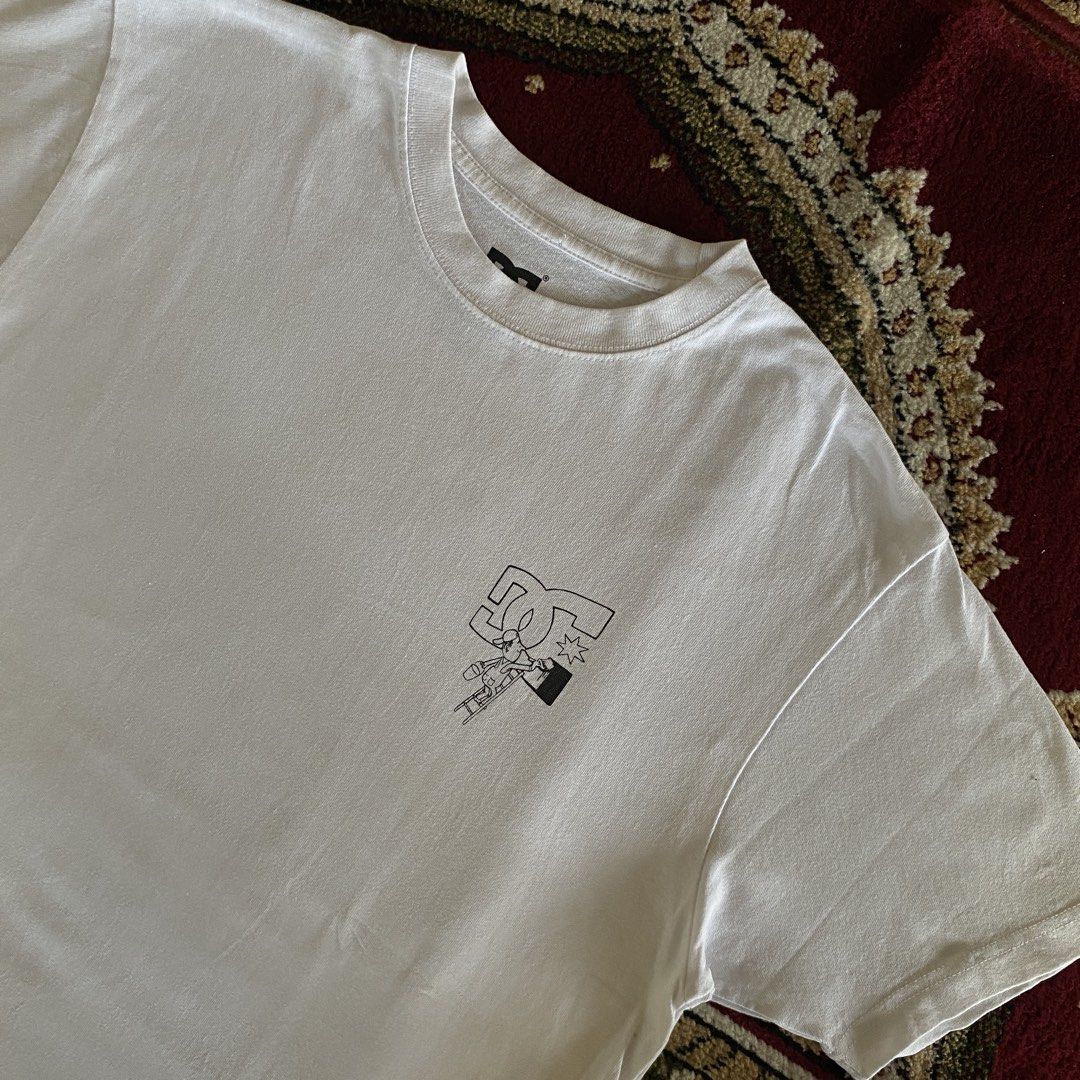 DC Shoes White Graphic Tee (Category: Tshirts & Polo Shirts ) located in Angeles City. Submitted by najibfinds (Listing ID 1469670661, Image 3). Description: GOOD CONDITION 500 OBO .