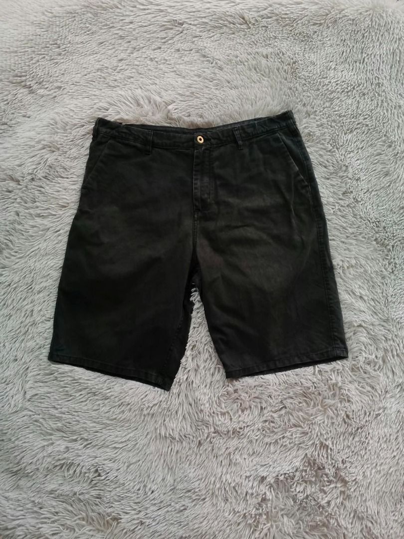 DC Shoes Worker Straight Chino Shorts (Category: Shorts) located in Pasig City. Submitted by oo7-thriftnflip-oo7 (Listing ID 1469622762, Image 2). Description: DC Shoes Worker Straight Chino Shorts Condition: Very Good Color Rate: 8.5/10 Size on Tag: 36" Flaws: missing 1 button Price: ₱490 +shipping fee.