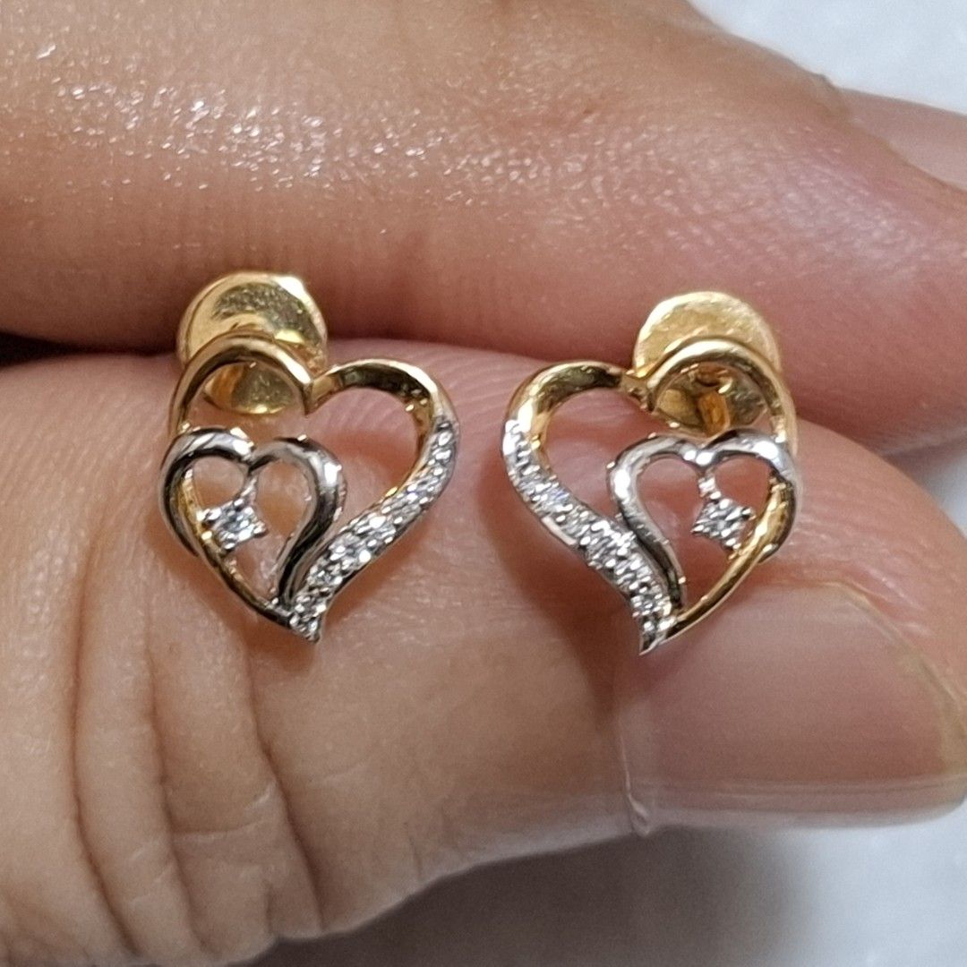 De Roskas 18k Diamond Earrings (Category: Earrings) located in Manila. Submitted by treasurechest888 (Listing ID 1469651389, Image 2). Description: Preowned 18k gold diamond heart de roskas earrings (.07ct, 1.60 grams). Pwede COD or COP ng LBC with 1,500 pesos downpayment..