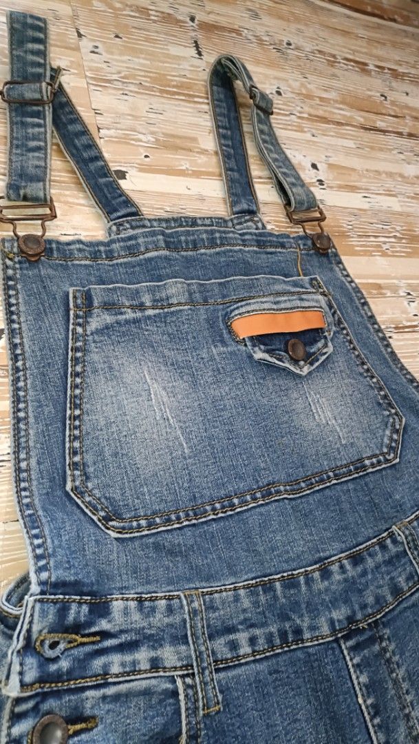 Denim Ju per Pants (Category: Jumpsuits) located in Dasmarinas. Submitted by kheiko086 (Listing ID 1469617151, Image 2). Description: size W:32-34"L:36 from waist adj strap side buttons H:36-40 stretch EUC JNT Delivery .
