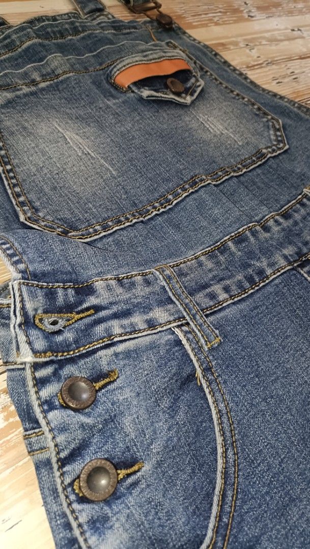 Denim Ju per Pants (Category: Jumpsuits) located in Dasmarinas. Submitted by kheiko086 (Listing ID 1469617151, Image 3). Description: size W:32-34"L:36 from waist adj strap side buttons H:36-40 stretch EUC JNT Delivery .