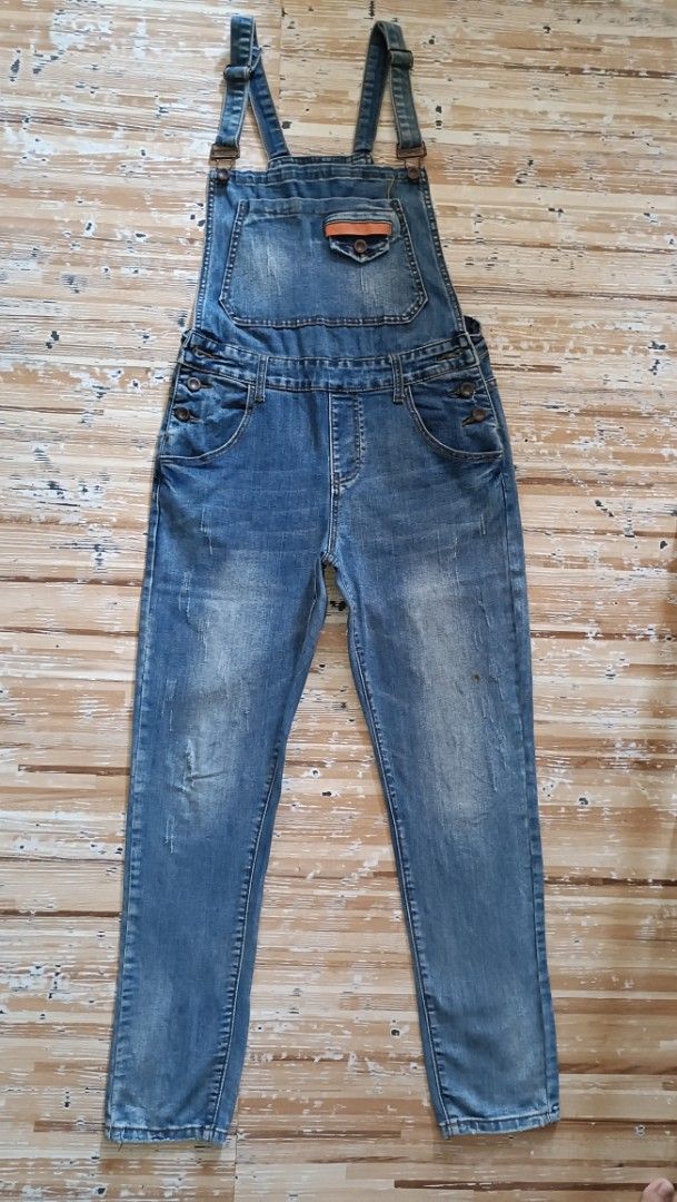 Denim Ju per Pants (Category: Jumpsuits) located in Dasmarinas. Submitted by kheiko086 (Listing ID 1469617151, Image 1). Description: size W:32-34"L:36 from waist adj strap side buttons H:36-40 stretch EUC JNT Delivery .