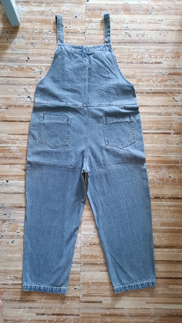 Denim Jumper pants (Category: Jumpsuits) located in Dasmarinas. Submitted by kheiko086 (Listing ID 1469616122, Image 3). Description: - Style: Light wash denim overalls with a relaxed straight leg fit - Features: Adjustable straps, metal buttons, and functional front and back pockets - Measurements (handwritten on tag): Waist 36", Length 35", Hips 40" - Versatile: Solid everyday piece, perfect for layering over tees or hoodies .