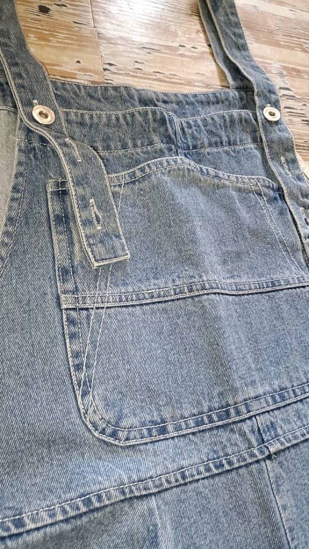 Denim Jumper pants (Category: Jumpsuits) located in Dasmarinas. Submitted by kheiko086 (Listing ID 1469616122, Image 2). Description: - Style: Light wash denim overalls with a relaxed straight leg fit - Features: Adjustable straps, metal buttons, and functional front and back pockets - Measurements (handwritten on tag): Waist 36", Length 35", Hips 40" - Versatile: Solid everyday piece, perfect for layering over tees or hoodies .
