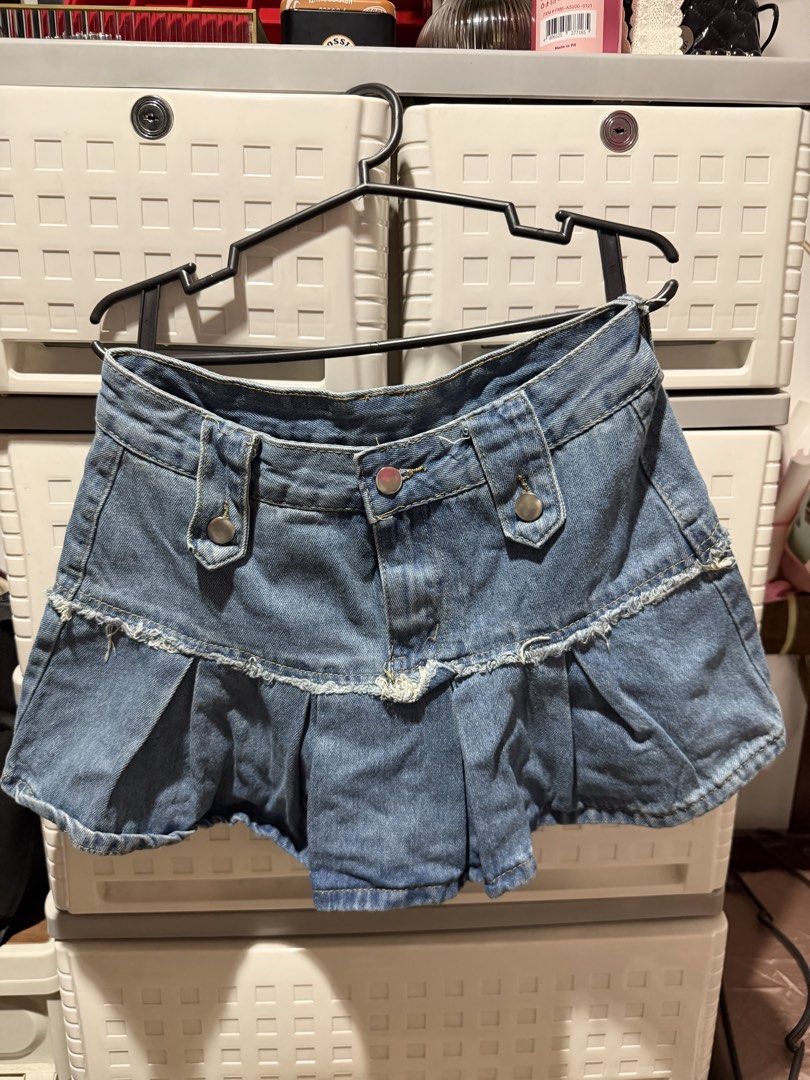 Denim Skirt (Category: Skirts) located in Manila. Submitted by bln.preloved (Listing ID 1469717210, Image 1). Description: - size 27-28 - selling bcs malaki sakin.