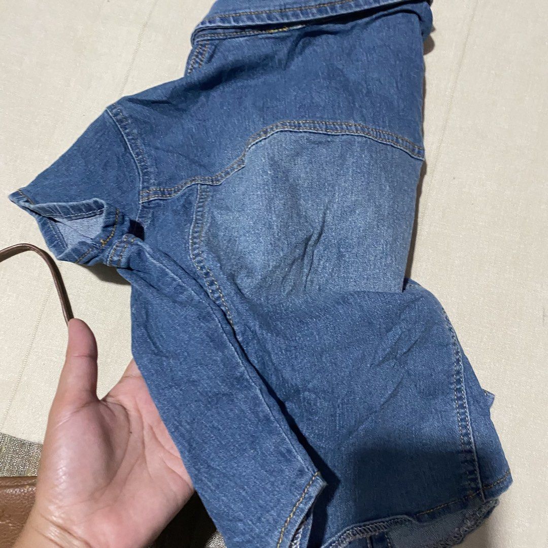 Denim top (Category: Others Tops) located in Manila. Submitted by thriftfindsbyshei-2nd (Listing ID 1469636152, Image 2). Description: Need wash Small.