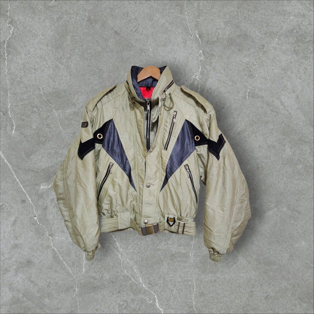 Descente solar motor jacket (Category: Coats, Jackets and Outerwear) located in Baguio. Submitted by fadexquisite (Listing ID 1469685952, Image 1). Description: Descente solar motor jacket Large 25x23 Excellent condition 500 plus ship fee.