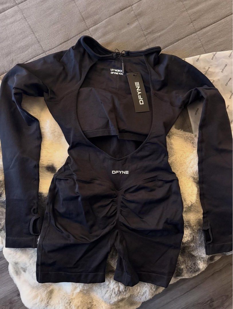 DFYNE One Piece in XS (Category: Activewear) located in Paranaque City. Submitted by mmacita (Listing ID 1469693911, Image 1). Description: - Brand: DFYNE - One Piece Long sleeve midnight black - Brand new with original tags. never worn. ₱3k Fixed Original with Pouch Qr‼️.