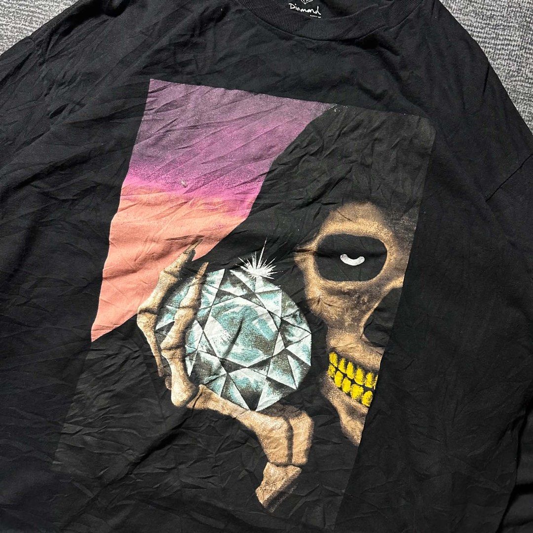 Diamong Supp. (Category: Hoodies) located in Manila. Submitted by prjt_archive (Listing ID 1469746543, Image 1). Description: Size XL No flaws Authentic 24x30.