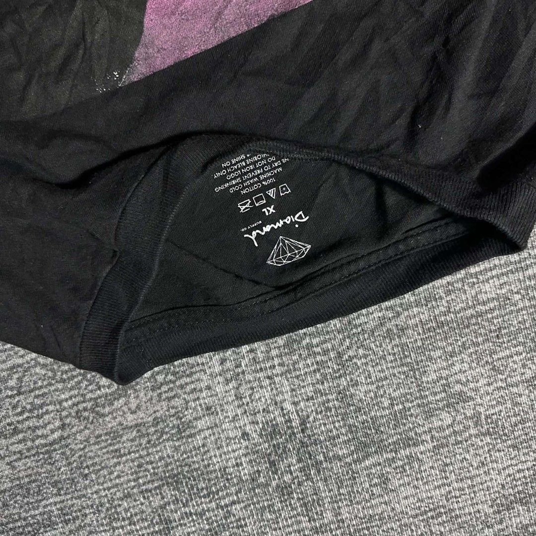 Diamong Supp. (Category: Hoodies) located in Manila. Submitted by prjt_archive (Listing ID 1469746543, Image 3). Description: Size XL No flaws Authentic 24x30.