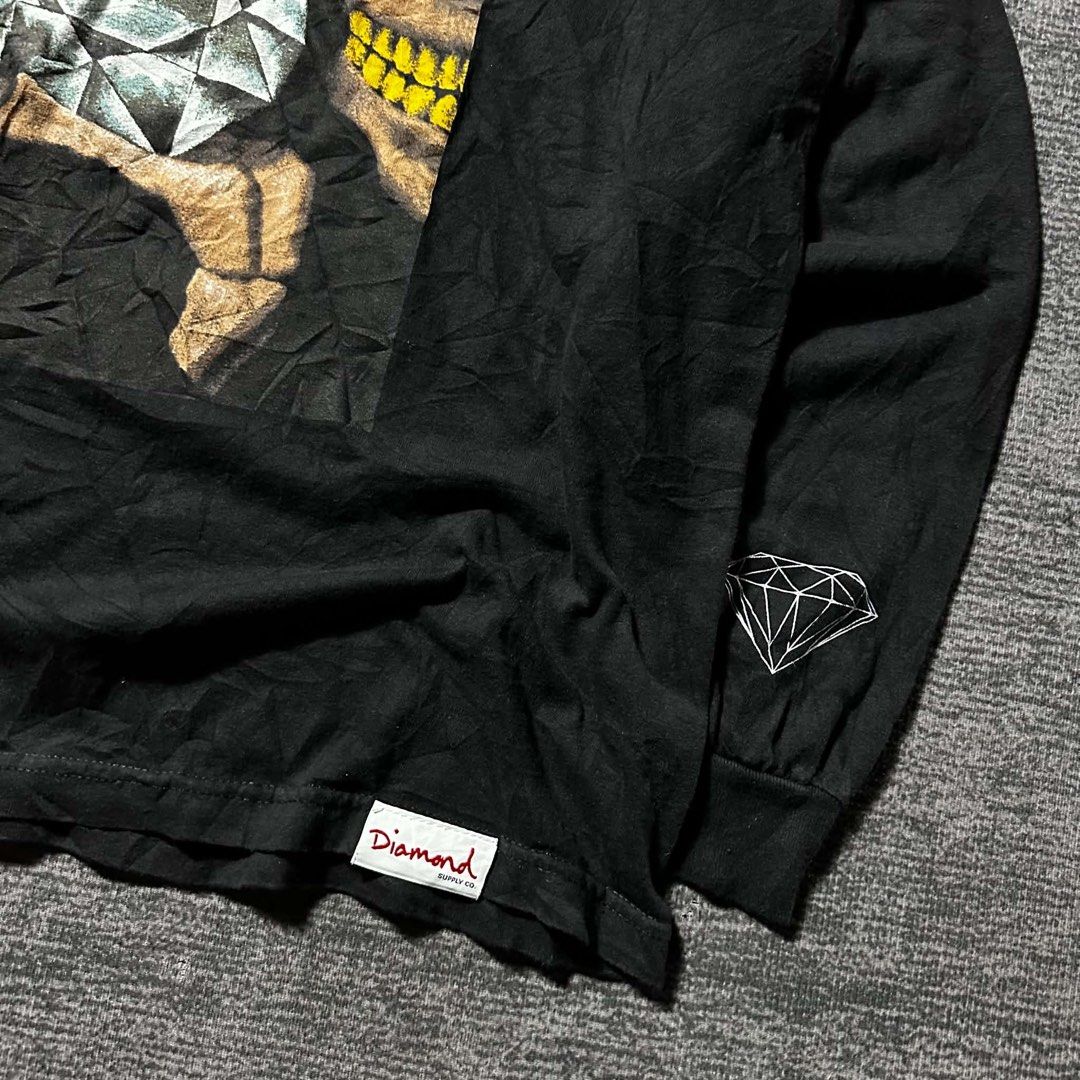 Diamong Supp. (Category: Hoodies) located in Manila. Submitted by prjt_archive (Listing ID 1469746543, Image 2). Description: Size XL No flaws Authentic 24x30.