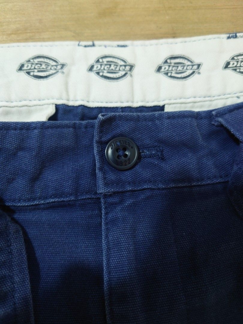 Dickies cargo pants with waist/fabric belt. (Category: Jeans) located in Paranaque City. Submitted by emzeicool48572 (Listing ID 1469645607, Image 3). Description: Waist Size: 30 Material: Cotton Color: Royal blue color rate: 9/10 Condition: 9/10 📍Tambo Paranaque 💸Payment: Pay Maya only 📦🚚 Delivery: Lalamove or j&t (order mo book mo) No return policy Buy at your own risk Don't expect too much from this product, it's just a SECONDHAND or UKAY,