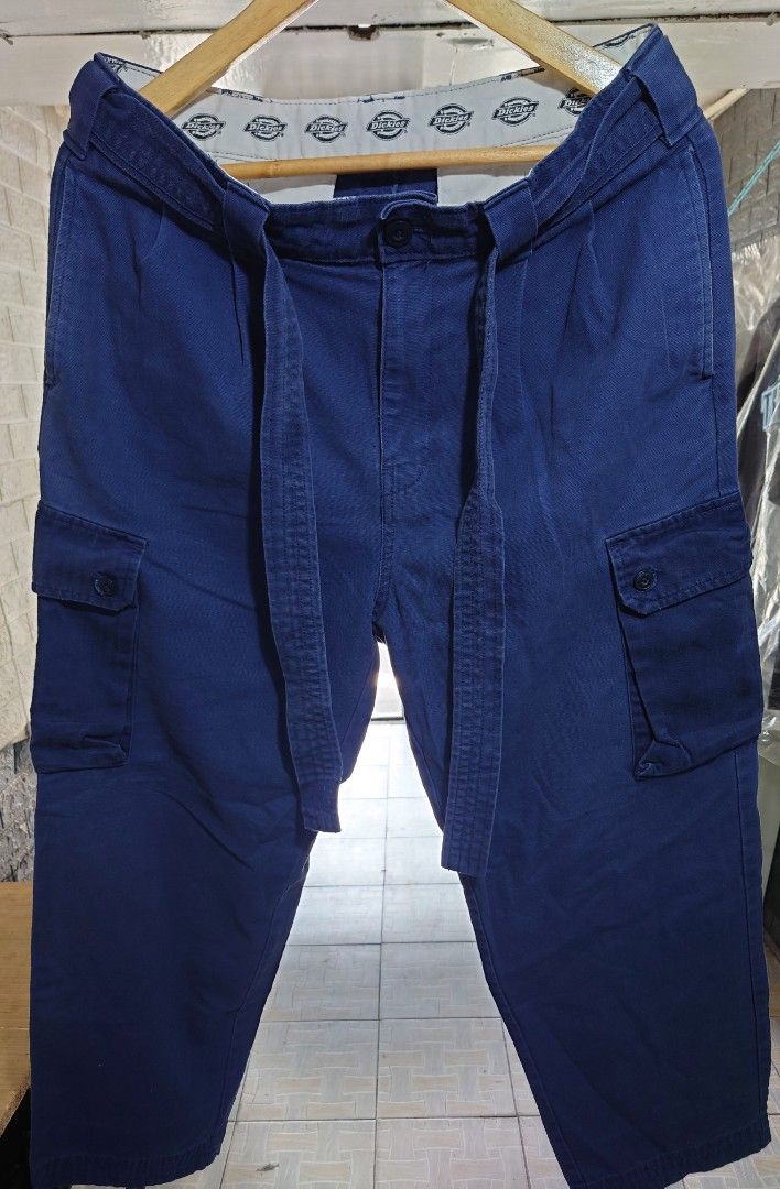 Dickies cargo pants with waist/fabric belt. (Category: Jeans) located in Paranaque City. Submitted by emzeicool48572 (Listing ID 1469645607, Image 1). Description: Waist Size: 30 Material: Cotton Color: Royal blue color rate: 9/10 Condition: 9/10 📍Tambo Paranaque 💸Payment: Pay Maya only 📦🚚 Delivery: Lalamove or j&t (order mo book mo) No return policy Buy at your own risk Don't expect too much from this product, it's just a SECONDHAND or UKAY,