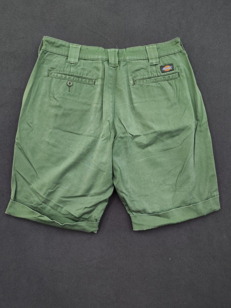 Dickies Olive Green Walking Shorts (Category: Shorts) located in Bulacan. Submitted by emilj23 (Listing ID 1469603717, Image 1). Description: Dickies Olive Green Walking Shorts Size 32 on tag L 20.5 W 33 Leg Hole 10 Condition 8/10 Color rate 8/10 Issue Fade.