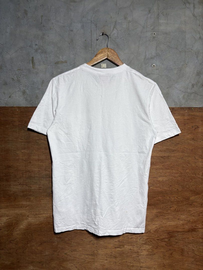 Dickies Pocket Shirt (Category: Tshirts & Polo Shirts ) located in Aparri. Submitted by bry_thrifts (Listing ID 1469684016, Image 2). Description: Width: 19” Length: 26.5” Color rate: 10/10 Condition: 10/10 Issue: Need wash.