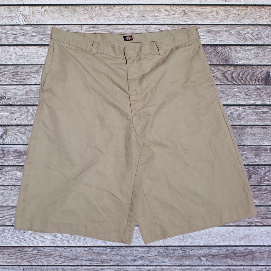 DICKIES VINTAGE SHORTS (Category: Shorts) located in Antipolo. Submitted by goldentiger-ac44 (Listing ID 1469588229, Image 1). Description: DICKIES VINTAGE SHORTS SIZE 38 DIMENSIONS 19 BY 23 EXCELLENT CONDITION PRICE 675 ANTIPOLO CITY LOCATION.