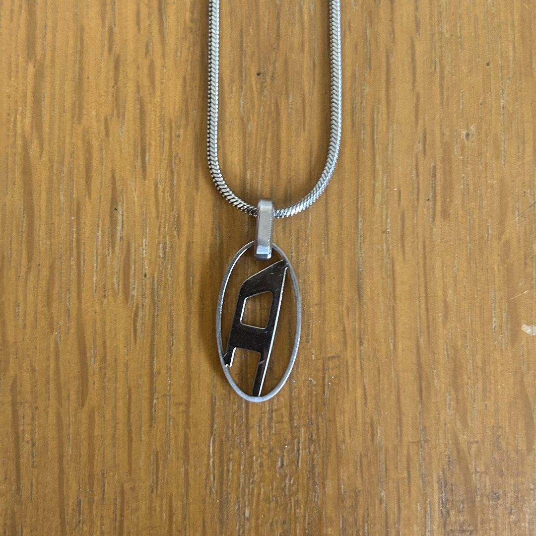 Diesel necklace (Category: Necklaces) located in Las Pinas. Submitted by pl4y_it_4g4in (Listing ID 1469642953, Image 2). Description: Issue pls check 5th and 6th photo Minimal scratch Good condition .