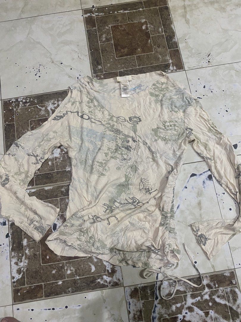 Diesel y2k longsleeve (Category: Longsleeves) located in Tagoloan. Submitted by puretiger-389e (Listing ID 1469696353, Image 1). Description: Size small No issue .