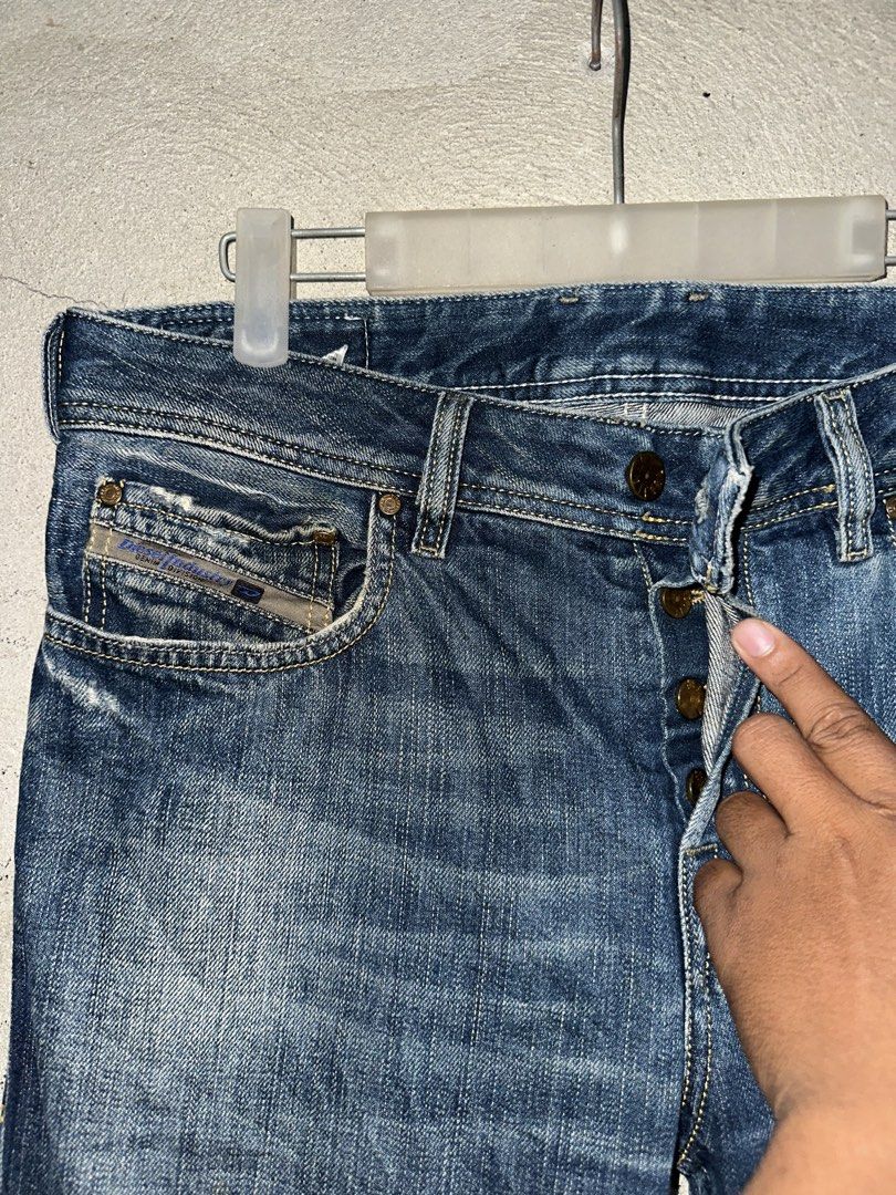 Diesel zanity wash (Category: Jeans) located in Tagum. Submitted by trippleaaa2020 (Listing ID 1469636643, Image 3). Description: Diesel Zanity Pants Size 30-32 L 41 H 8 See the picture for more details Dm if interested Loc mindanao.