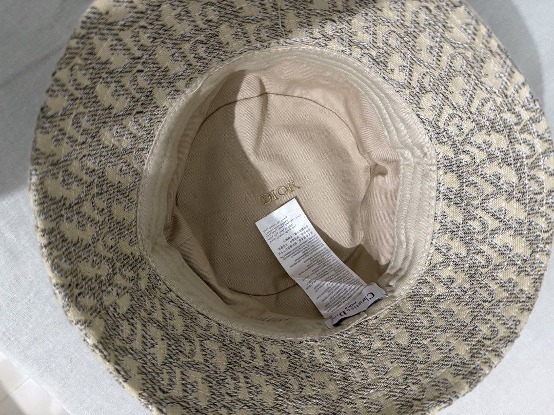 D.i.o.r Bucket Hat (Category: Caps & Hats) located in Quezon City. Submitted by vvandko (Listing ID 1469683978, Image 3). Description: Used a couple of times lang.