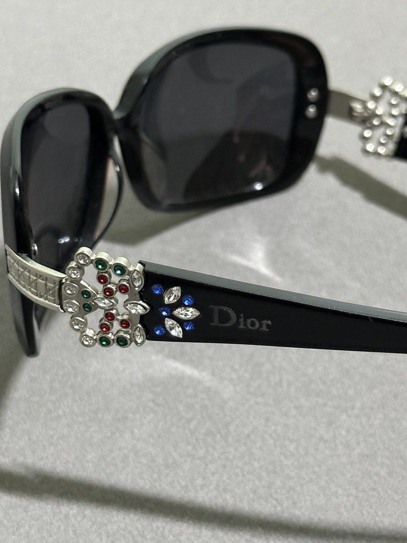 Dior Delicacy/F Sunglasses (Category: Luxury Accessories) located in Bacolod City. Submitted by dannnsoy (Listing ID 1469640221, Image 3). Description: Dior Delicacy/F Sunglasses •In very good condition •Issue: Loose temple •Price: 2599 only 📍Note: Color may vary to due lighting and camera resolution. .