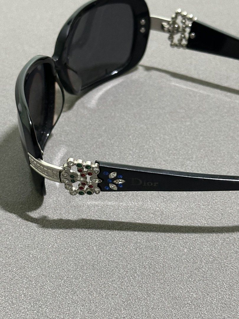 Dior Delicacy/F Sunglasses (Category: Luxury Accessories) located in Bacolod City. Submitted by dannnsoy (Listing ID 1469640221, Image 2). Description: Dior Delicacy/F Sunglasses •In very good condition •Issue: Loose temple •Price: 2599 only 📍Note: Color may vary to due lighting and camera resolution. .