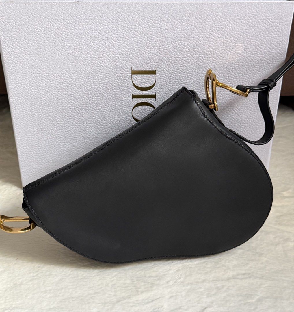 Dior Saddle Medium (Category: Luxury Bags & Wallets) located in Manila. Submitted by rellamaaim07341 (Listing ID 1469711352, Image 2). Description: Almost New 2025 Purchased Guaranteed Authentic💯 Money back if Proven Fake Comes With Box,Dust bag,Cards With Legitgrails Certificate‼️.