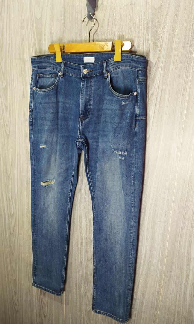 Dior Slim Fit Distressed Denim Jeans (Category: Jeans) located in Naga. Submitted by secondspinv2 (Listing ID 1469640563, Image 2). Description: Dior Slim Fit Distressed Denim Jeans ✅Size: 34 ✅Length: 41 ✅Hem: 7 ✅Color Rate: 9.5/10 ✅No Issue ✅Need Wash ✅Location: Bicol Naga City, Camarines Sur ✅Courier: J&T Express/Flash Express ✅MOP: Gcash only.