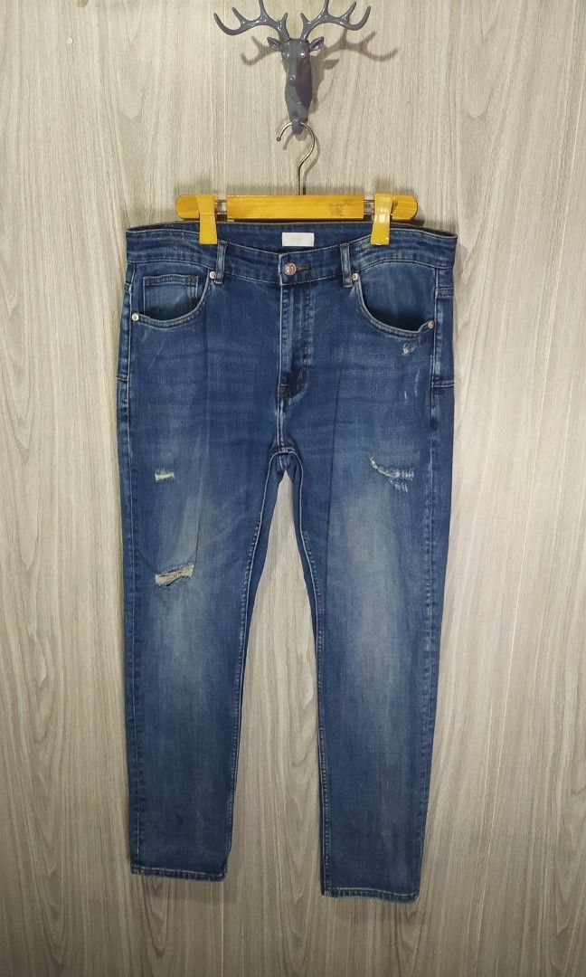 Dior Slim Fit Distressed Denim Jeans (Category: Jeans) located in Naga. Submitted by secondspinv2 (Listing ID 1469640563, Image 1). Description: Dior Slim Fit Distressed Denim Jeans ✅Size: 34 ✅Length: 41 ✅Hem: 7 ✅Color Rate: 9.5/10 ✅No Issue ✅Need Wash ✅Location: Bicol Naga City, Camarines Sur ✅Courier: J&T Express/Flash Express ✅MOP: Gcash only.
