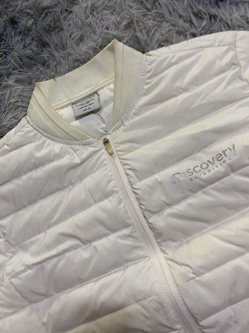 DISCOVERY JACKET (Category: Coats, Jackets and Outerwear) located in Manila. Submitted by aize2thrft (Listing ID 1469624470, Image 2). Description: DISCOVERY JACKET LIKE NEW CONDITION NO ISSUE 23/19.