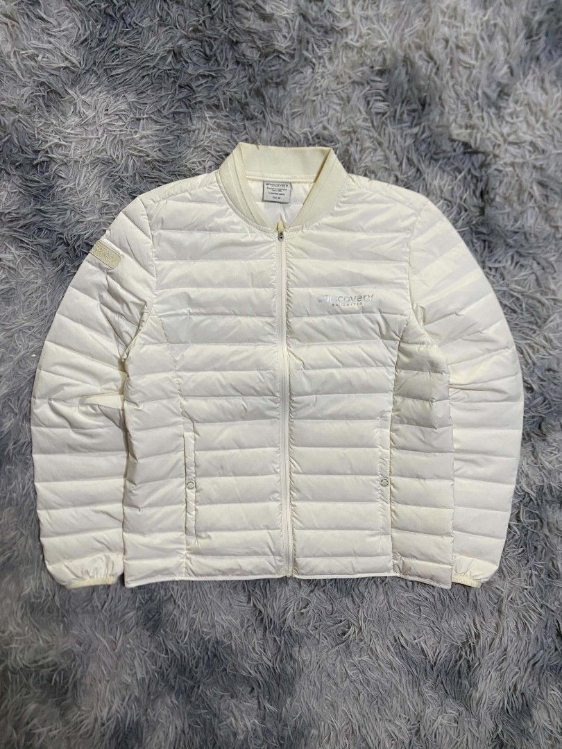 DISCOVERY JACKET (Category: Coats, Jackets and Outerwear) located in Manila. Submitted by aize2thrft (Listing ID 1469624470, Image 1). Description: DISCOVERY JACKET LIKE NEW CONDITION NO ISSUE 23/19.