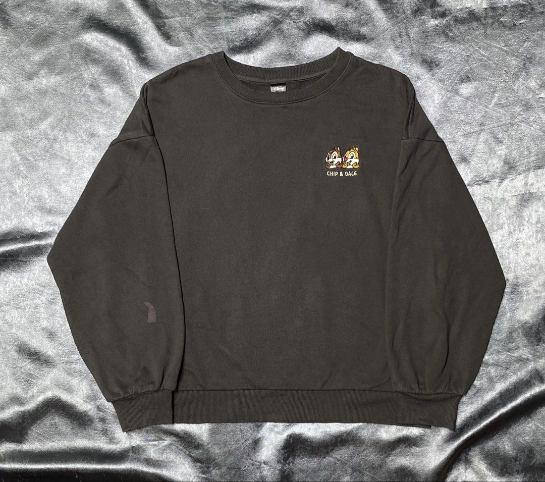 Disney Chip and Dale Sweater (Category: Coats, Jackets and Outerwear) located in General Trias. Submitted by kevinthriftshop (Listing ID 1469659518, Image 1). Description: .
